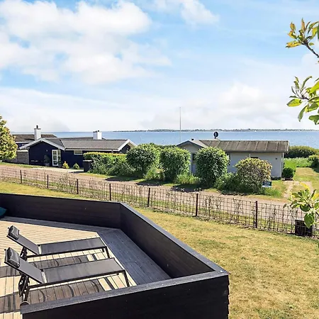 Semesterbostad 4 Star In *