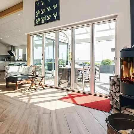 Semesterbostad 4 Star In *