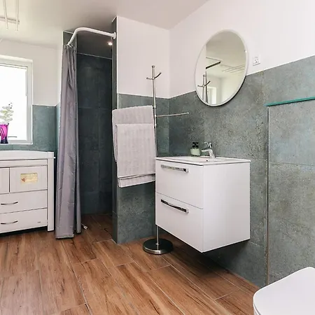 4 Star In Semesterbostad *